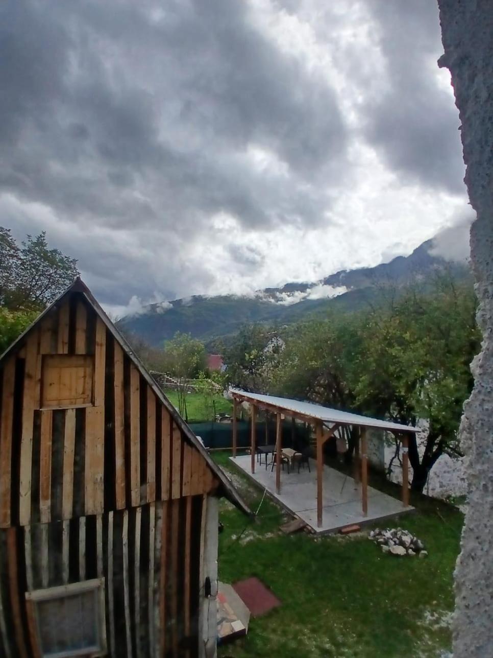 Bed and Breakfast Bujtina Milani Theth Exterior foto